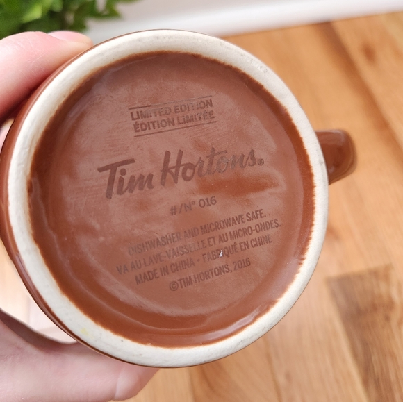 Tim Hortons 2016 Collection Brown Beaver Coffee Mug - Picture 6 of 11